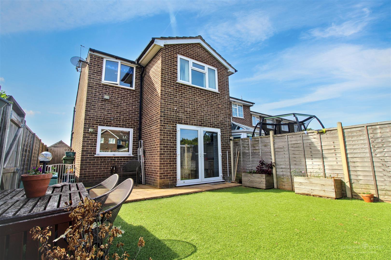 3 bed property in City Road, Reading